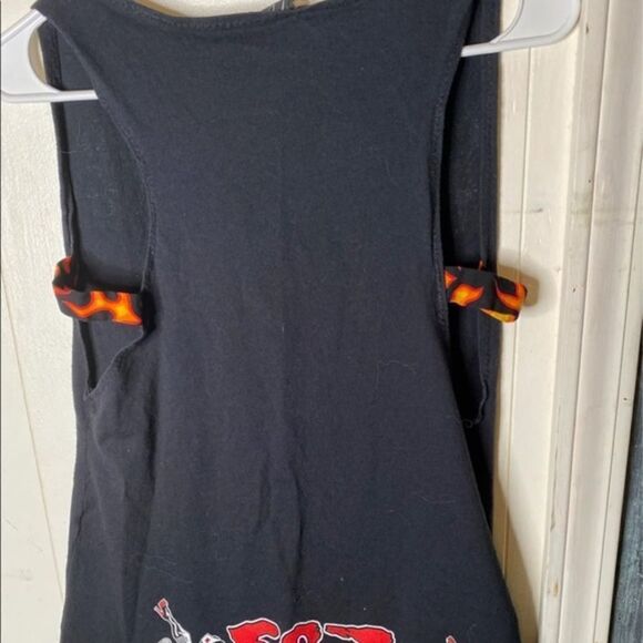 Women’s Graphic Sleeveless Top - Picture 5 of 5